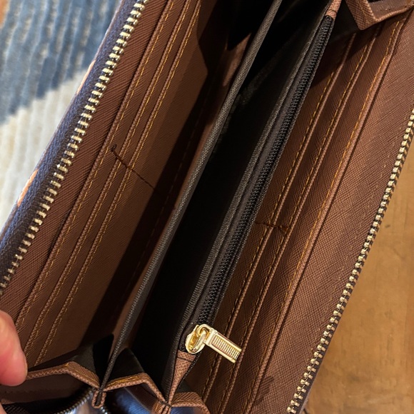 Fashion Wallet Long Zippy Brown and Pink Floral Wallet NWOT - Picture 4 of 6